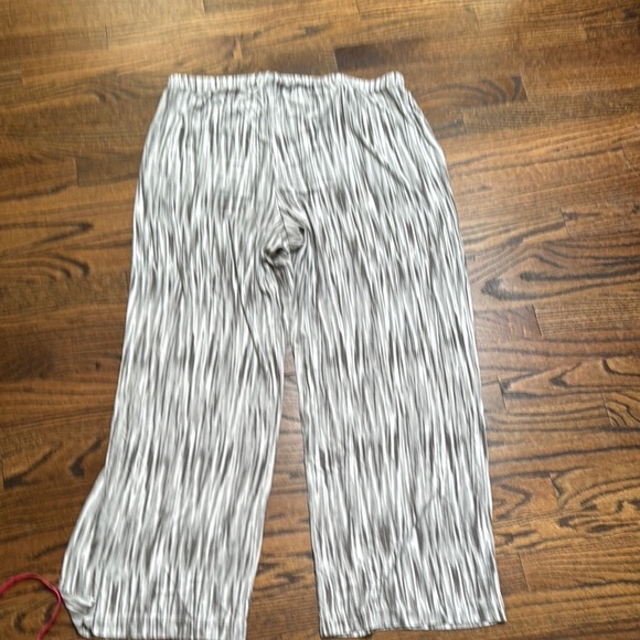 Chico's Gray Wide Leg Pants with Elastic Waistband XL ( Chico's size 3 ) - Picture 3 of 3